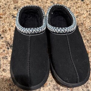 UGGS Black Kids with Blue Trim